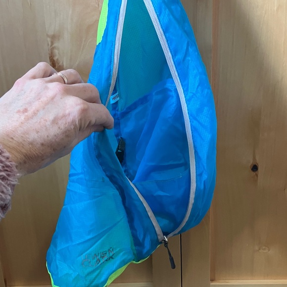 Lewis N Clark Blue and Green Crossbody Sling Bag - Picture 3 of 8